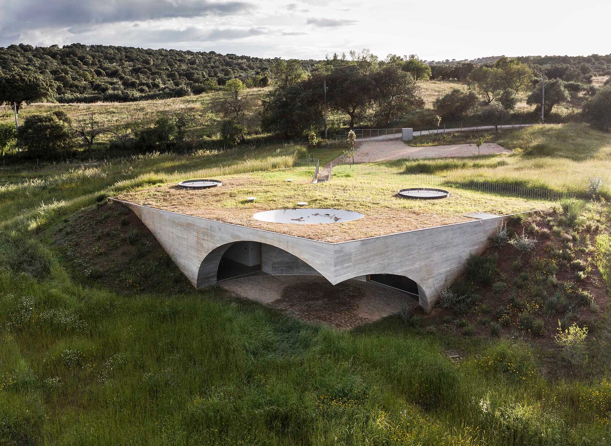 YINJISPACE - Manuel Aires Mateus × Casa na Terra